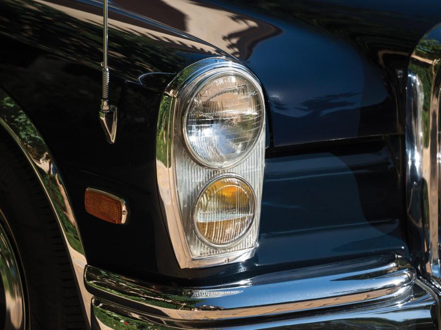 Детали экстерьера Mercedes-Benz 600 Pullman Limousine 1970 года  (фото 17 из 31)